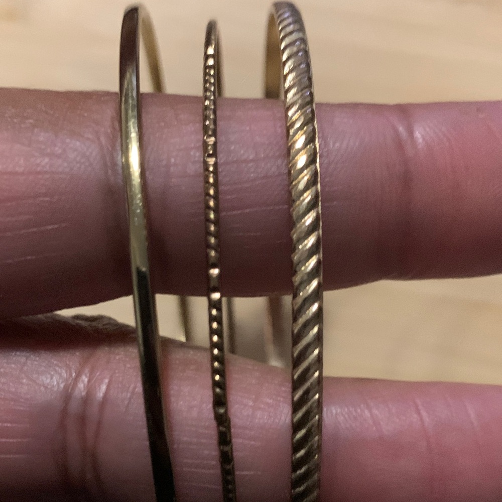 Elegant Gold Bangle Set - Picture 4 of 4